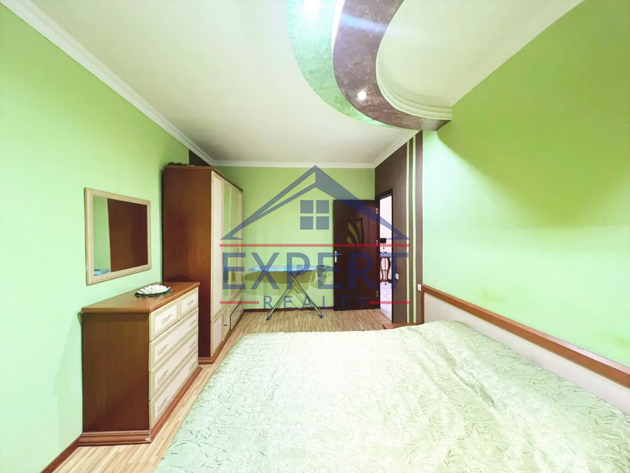 ԿԵՆՏՐՈՆ, ՆԱԼԲԱՆԴՅԱՆ ՓՈՂՈՑ, 4 ՍԵՆՅԱԿ