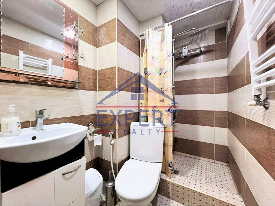 ԿԵՆՏՐՈՆ, ՆԱԼԲԱՆԴՅԱՆ ՓՈՂՈՑ, 4 ՍԵՆՅԱԿ