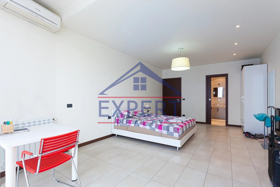 ԿԵՆՏՐՈՆ, ՎԱԶԳԵՆ ՍԱՐԳՍՅԱՆ ՓՈՂՈՑ, 3 ՍԵՆՅԱԿ