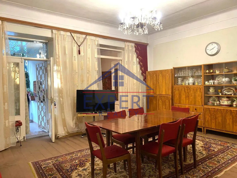 ԿԵՆՏՐՈՆ, ՉԱՐԵՆՑԻ ՓՈՂՈՑ, 3 ՍԵՆՅԱԿ