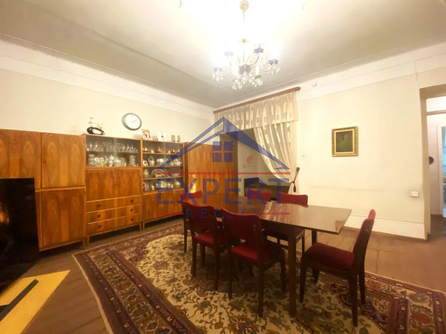 ԿԵՆՏՐՈՆ, ՉԱՐԵՆՑԻ ՓՈՂՈՑ, 3 ՍԵՆՅԱԿ