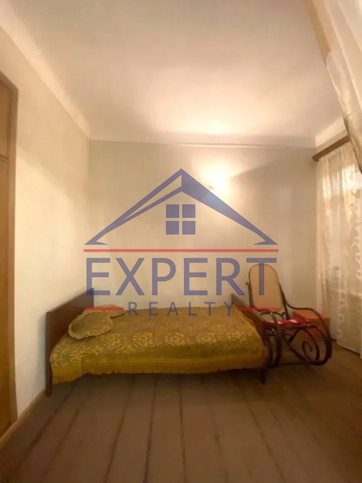 ԿԵՆՏՐՈՆ, ՉԱՐԵՆՑԻ ՓՈՂՈՑ, 3 ՍԵՆՅԱԿ