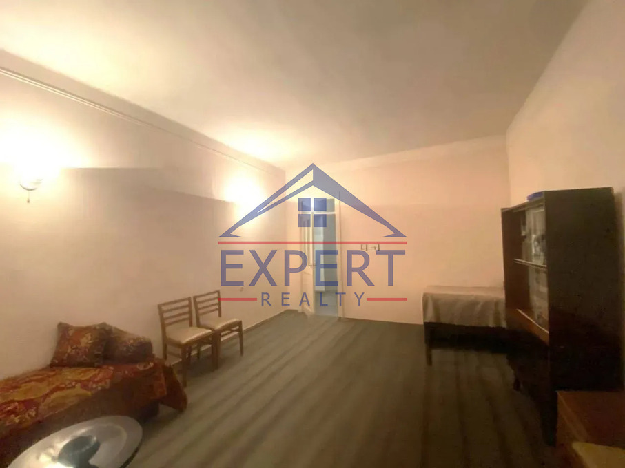 ԿԵՆՏՐՈՆ, ՉԱՐԵՆՑԻ ՓՈՂՈՑ, 3 ՍԵՆՅԱԿ