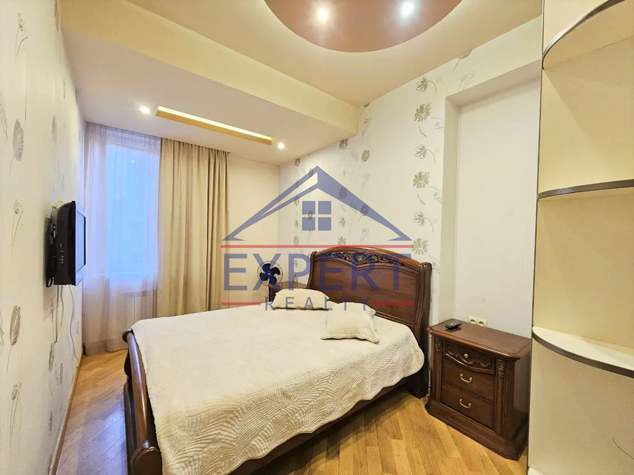 ԿԵՆՏՐՈՆ, ՊՈՒՇԿԻՆԻ ՓՈՂՈՑ, 3 ՍԵՆՅԱԿ