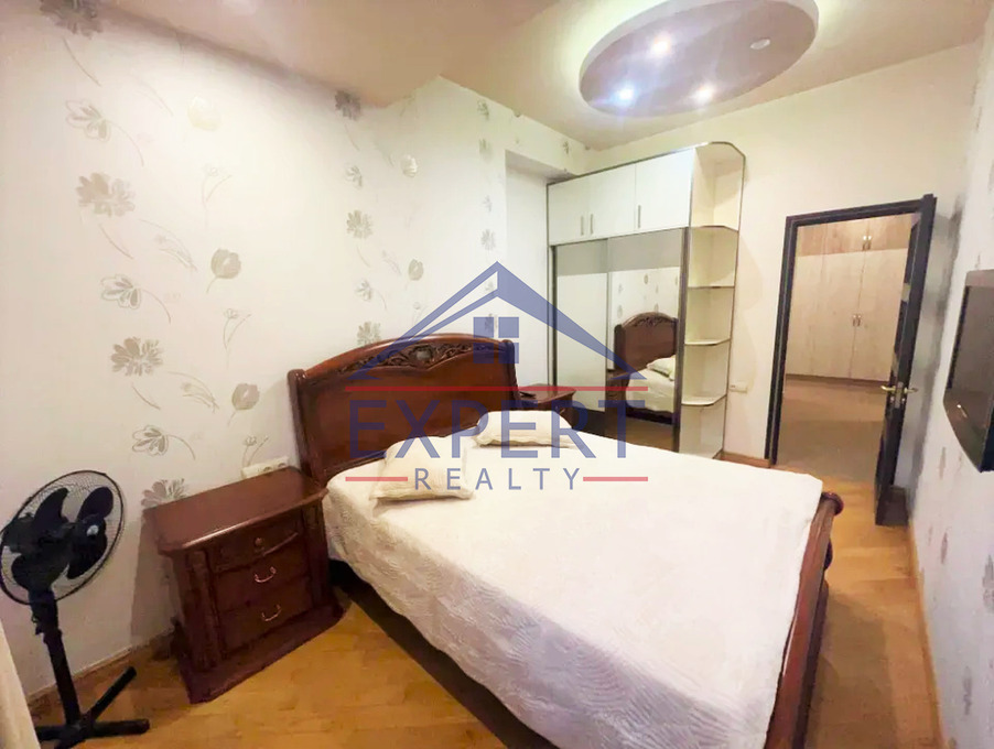 ԿԵՆՏՐՈՆ, ՊՈՒՇԿԻՆԻ ՓՈՂՈՑ, 3 ՍԵՆՅԱԿ