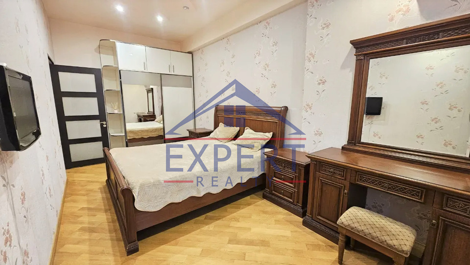 ԿԵՆՏՐՈՆ, ՊՈՒՇԿԻՆԻ ՓՈՂՈՑ, 3 ՍԵՆՅԱԿ