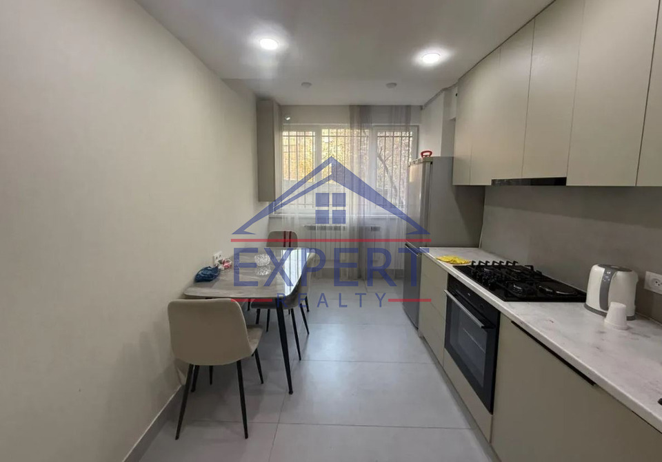 ԿԵՆՏՐՈՆ,ՔԱՋԱԶՆՈՒՆՈՒ ՓՈՂՈՑ 3 ՍԵՆՅԱԿ