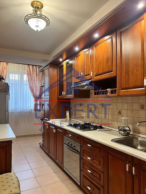 ԿԵՆՏՐՈՆ, ՍԱՅԱԹ ՆՈՎԱ ՓՈՂՈՑ, 3 ՍԵՆՅԱԿ