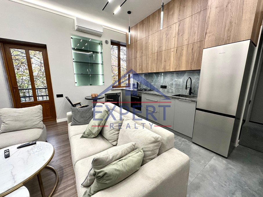 ԿԵՆՏՐՈՆ, ՄԱՇՏՈՑԻ ՊՈՂՈՏԱ, 3 ՍԵՆՅԱԿ