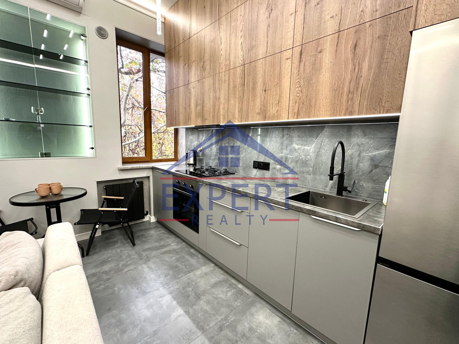 ԿԵՆՏՐՈՆ, ՄԱՇՏՈՑԻ ՊՈՂՈՏԱ, 3 ՍԵՆՅԱԿ