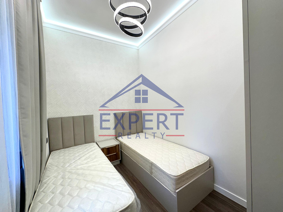 ԿԵՆՏՐՈՆ, ՄԱՇՏՈՑԻ ՊՈՂՈՏԱ, 3 ՍԵՆՅԱԿ