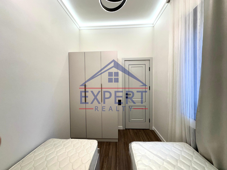 ԿԵՆՏՐՈՆ, ՄԱՇՏՈՑԻ ՊՈՂՈՏԱ, 3 ՍԵՆՅԱԿ