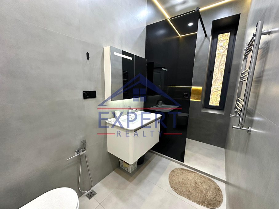 ԿԵՆՏՐՈՆ, ՄԱՇՏՈՑԻ ՊՈՂՈՏԱ, 3 ՍԵՆՅԱԿ