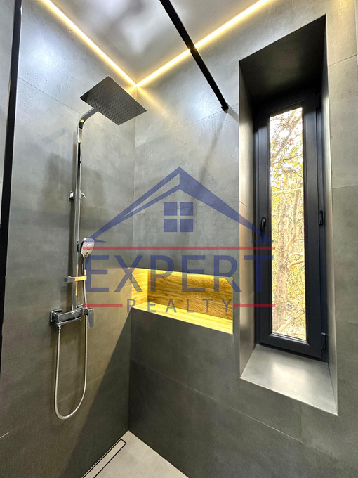 ԿԵՆՏՐՈՆ, ՄԱՇՏՈՑԻ ՊՈՂՈՏԱ, 3 ՍԵՆՅԱԿ