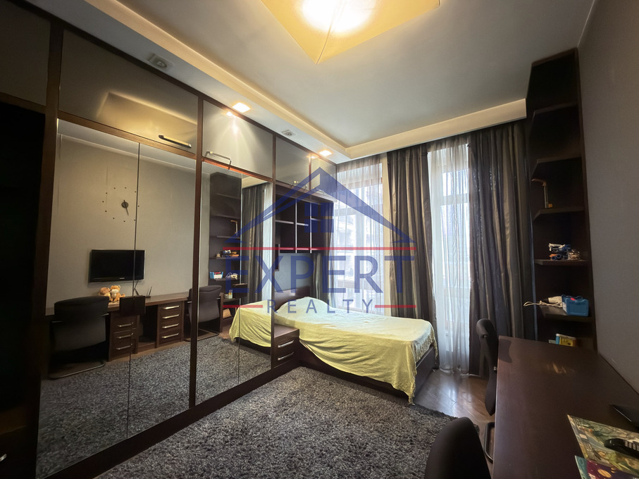 ԿԵՆՏՐՈՆ, ՀՅՈՒՍԻՍԱՅԻՆ ՊՈՂՈՏԱ, 3 ՍԵՆՅԱԿ