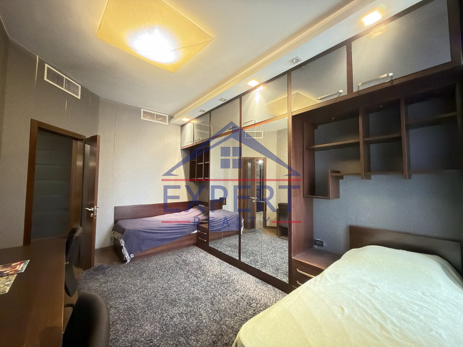 ԿԵՆՏՐՈՆ, ՀՅՈՒՍԻՍԱՅԻՆ ՊՈՂՈՏԱ, 3 ՍԵՆՅԱԿ