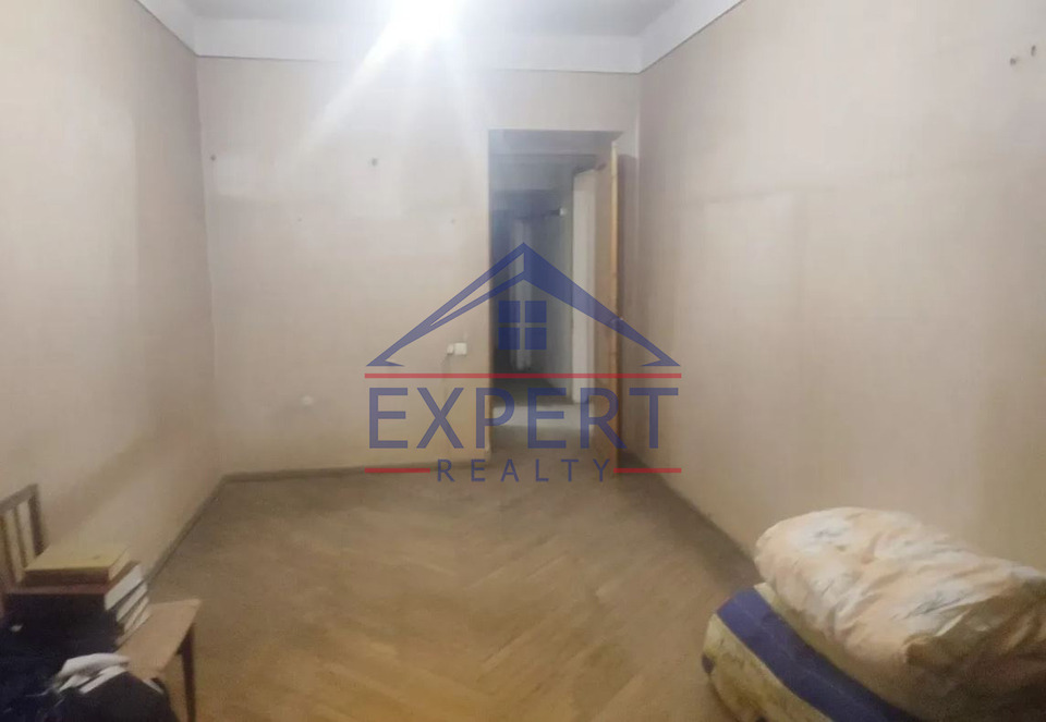 ԿԵՆՏՐՈՆ, ՉԱՐԵՆՑԻ ՓՈՂՈՑ , 3 ՍԵՆՅԱԿ