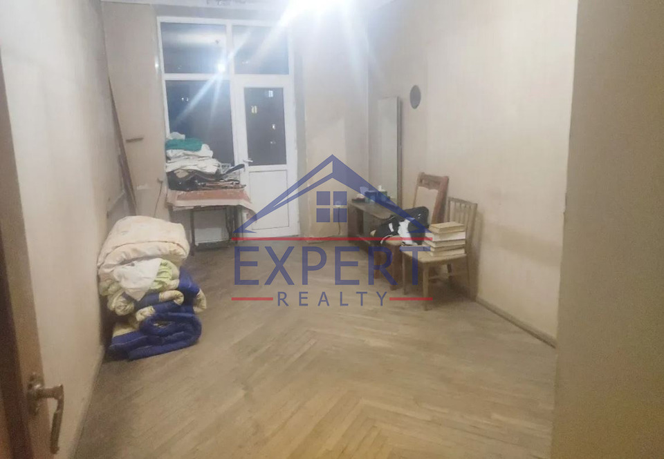 ԿԵՆՏՐՈՆ, ՉԱՐԵՆՑԻ ՓՈՂՈՑ , 3 ՍԵՆՅԱԿ