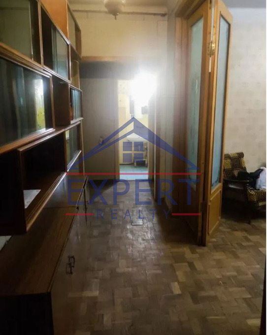 ԿԵՆՏՐՈՆ, ՉԱՐԵՆՑԻ ՓՈՂՈՑ , 3 ՍԵՆՅԱԿ