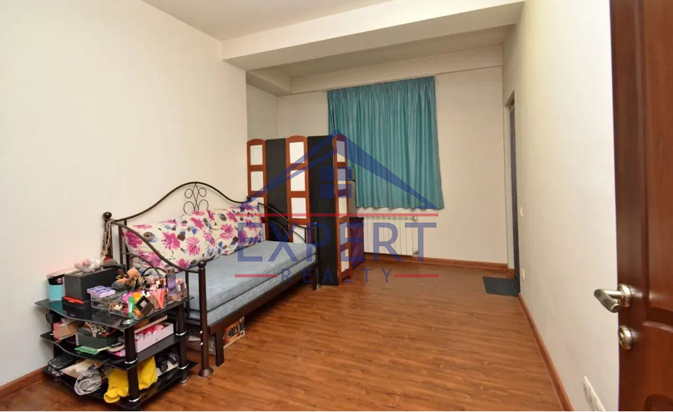 ԱՐԱԲԿԻՐ, ԿՈՄԻՏԱՍԻ ՊՈՂՈՏԱ, 3 ՍԵՆՅԱԿ