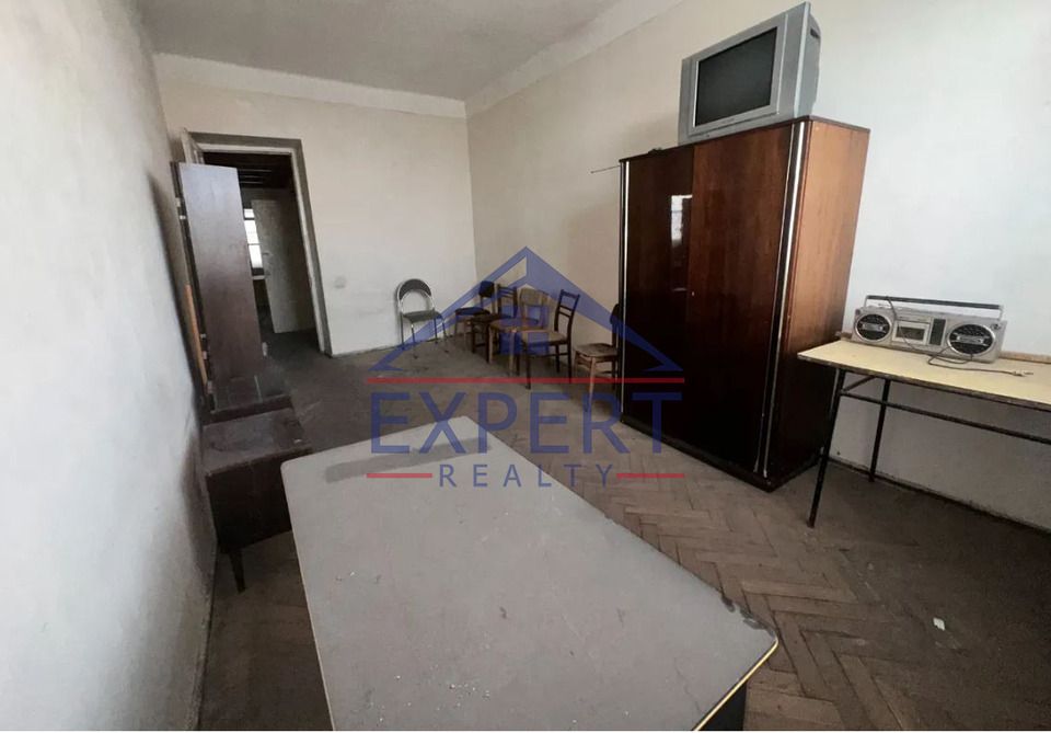 ԱՐԱԲԿԻՐ, ԿՈՄԻՏԱՍԻ ՊՈՂՈՏԱ, 2 ՍԵՆՅԱԿ