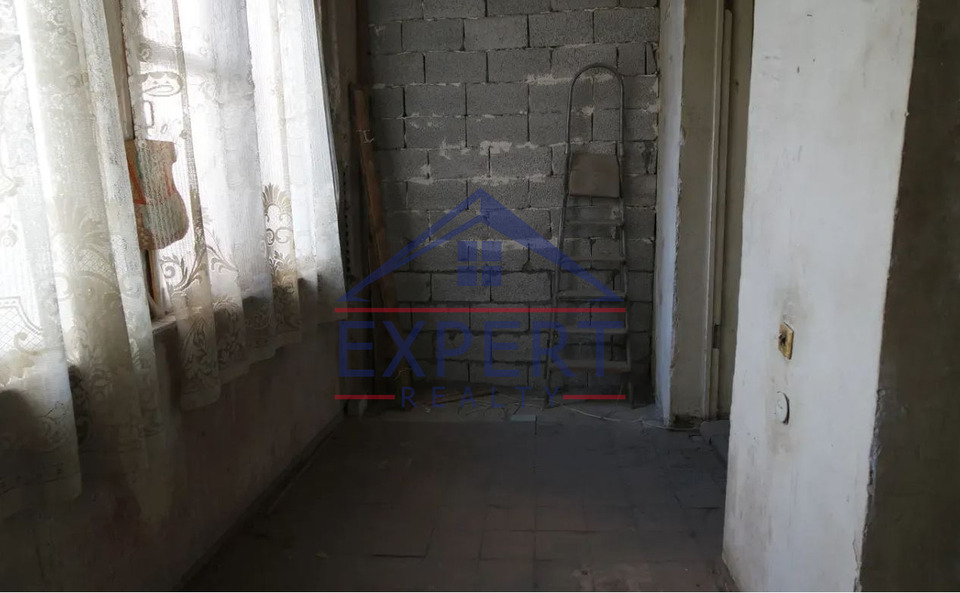 ԱՐԱԲԿԻՐ, ԿՈՄԻՏԱՍԻ ՊՈՂՈՏԱ, 2 ՍԵՆՅԱԿ