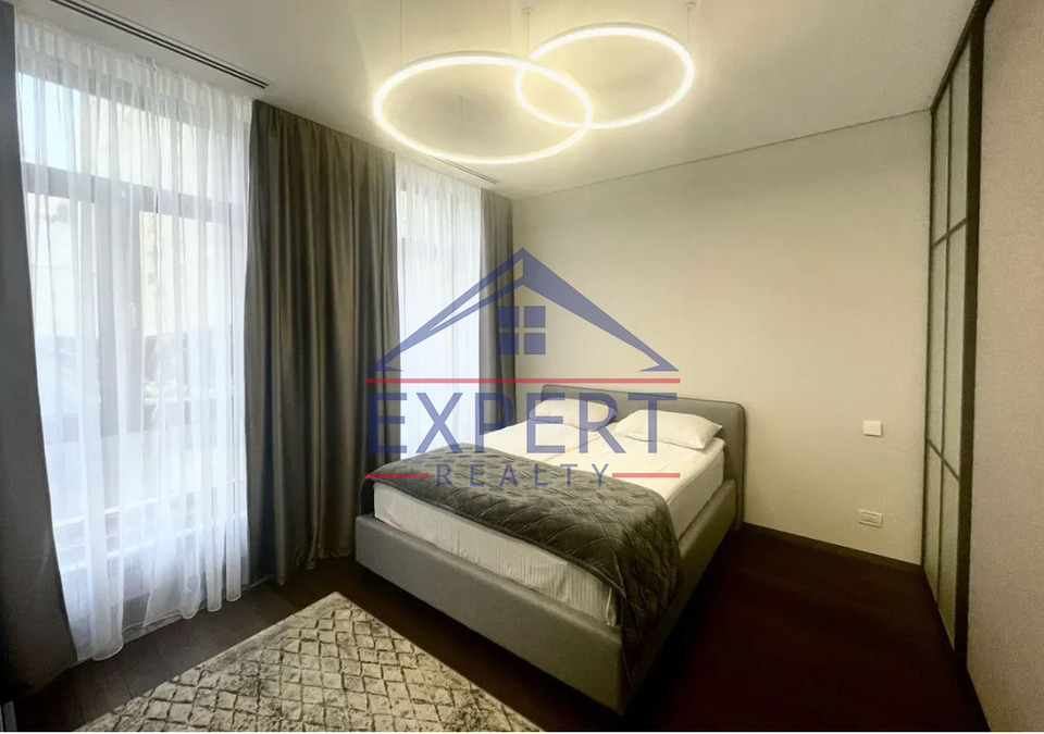 ԿԵՆՏՐՈՆ, ՀՅՈՒՍԻՍԱՅԻՆ ՊՈՂՈՏԱ, 3 ՍԵՆՅԱԿ