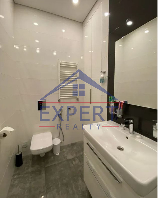 ԿԵՆՏՐՈՆ, ՀՅՈՒՍԻՍԱՅԻՆ ՊՈՂՈՏԱ, 3 ՍԵՆՅԱԿ