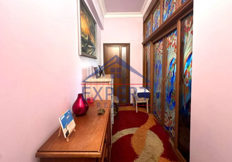 ԿԵՆՏՐՈՆ, ՏԵՐՅԱՆ ՓՈՂՈՑ, 4 ՍԵՆՅԱԿ