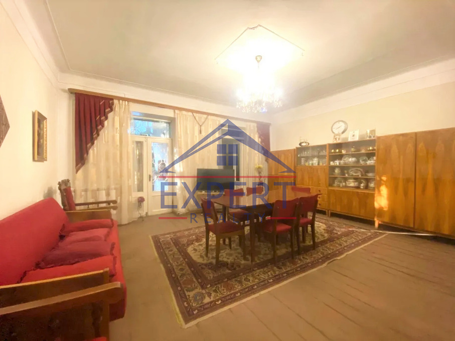 ԿԵՆՏՐՈՆ, ՉԱՐԵՆՑԻ ՓՈՂՈՑ, 3 ՍԵՆՅԱԿ