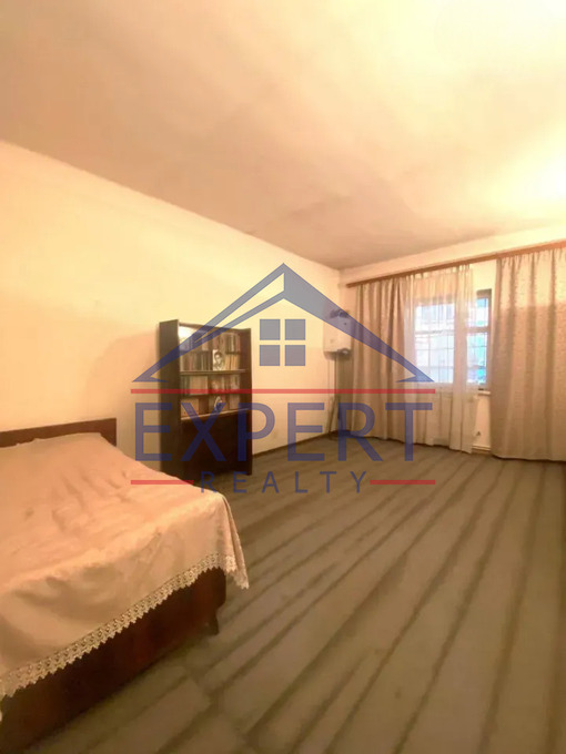 ԿԵՆՏՐՈՆ, ՉԱՐԵՆՑԻ ՓՈՂՈՑ, 3 ՍԵՆՅԱԿ