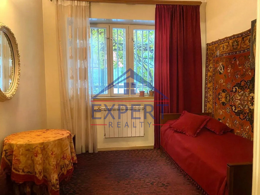 ԿԵՆՏՐՈՆ, ՉԱՐԵՆՑԻ ՓՈՂՈՑ, 3 ՍԵՆՅԱԿ