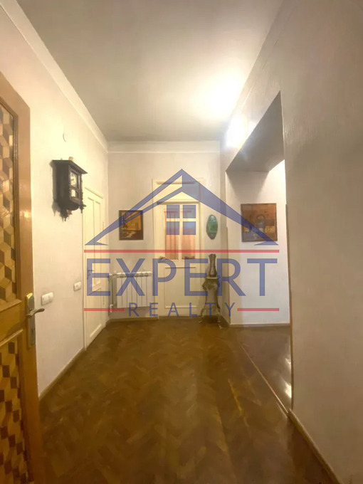 ԿԵՆՏՐՈՆ, ՉԱՐԵՆՑԻ ՓՈՂՈՑ, 3 ՍԵՆՅԱԿ