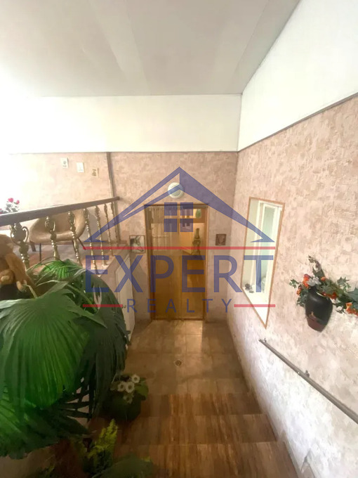 ԿԵՆՏՐՈՆ, ՉԱՐԵՆՑԻ ՓՈՂՈՑ, 3 ՍԵՆՅԱԿ