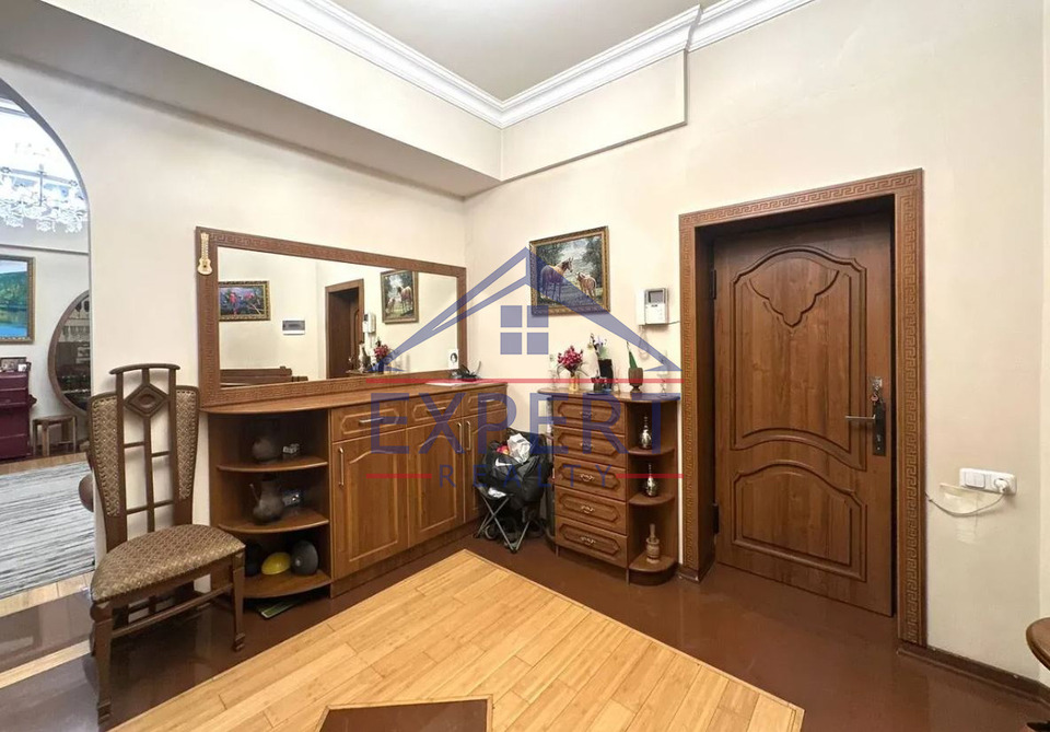 ԿԵՆՏՐՈՆ, ՏԵՐՅԱՆ ՓՈՂՈՑ, 4 ՍԵՆՅԱԿ