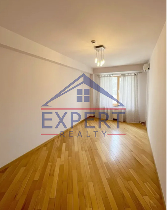 ԿԵՆՏՐՈՆ, ՉԱՐԵՆՑԻ ՓՈՂՈՑ, 3 ՍԵՆՅԱԿ