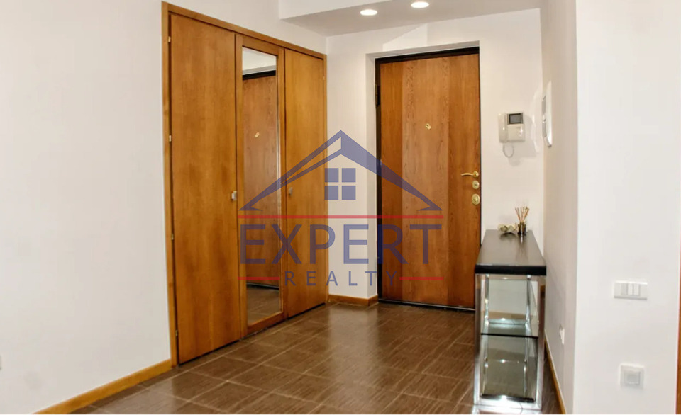 ԿԵՆՏՐՈՆ, ՉԱՐԵՆՑԻ ՓՈՂՈՑ, 3 ՍԵՆՅԱԿ