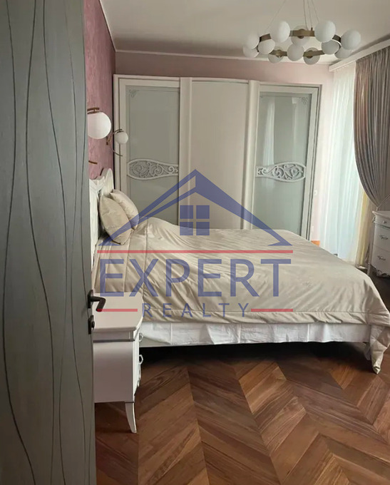 ԿԵՆՏՐՈՆ, ՀՅՈՒՍԻՍԱՅԻՆ ՊՈՂՈՏԱ, 4 ՍԵՆՅԱԿ