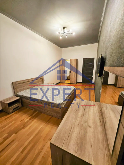 ԿԵՆՏՐՈՆ, ՌՈՍՏՈՄԻ ՓՈՂՈՑ, 2 ՍԵՆՅԱԿ