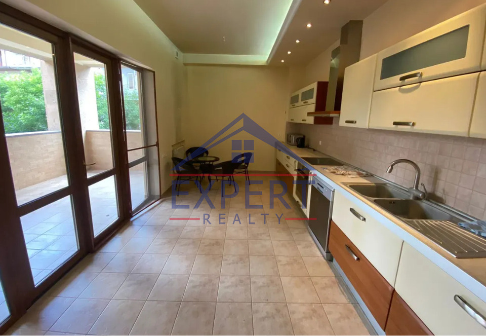 ԿԵՆՏՐՈՆ, ԲԱՅՐՈՆԻ ՓՈՂՈՑ, 5 ՍԵՆՅԱԿ