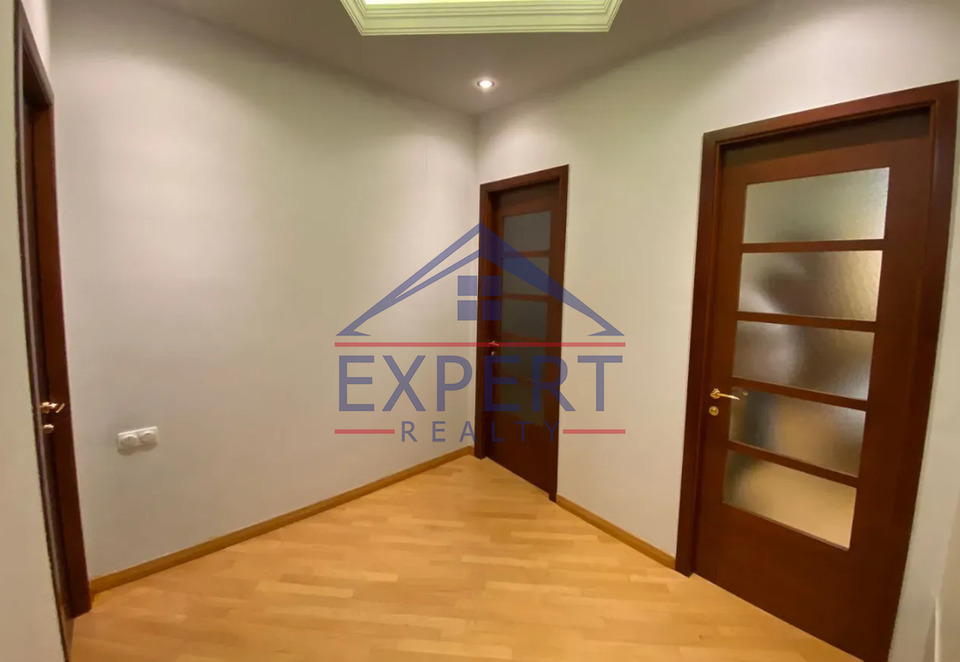 ԿԵՆՏՐՈՆ, ԲԱՅՐՈՆԻ ՓՈՂՈՑ, 5 ՍԵՆՅԱԿ