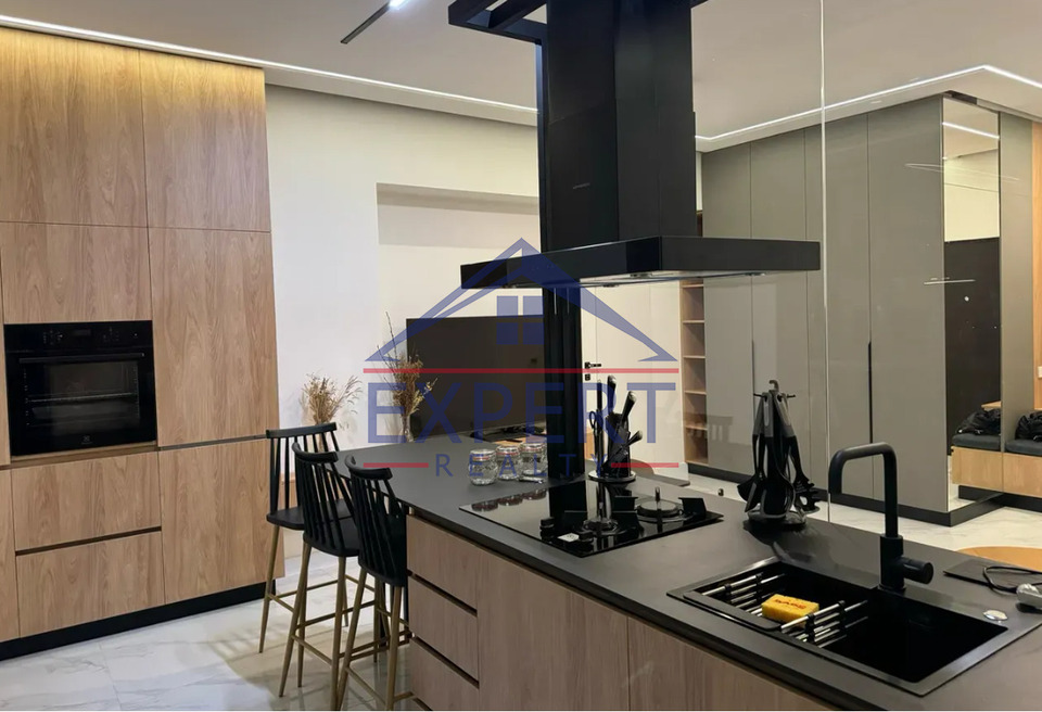 ԿԵՆՏՐՈՆ, ՉԱՐԵՆՑԻ ՓՈՂՈՑ, 3 ՍԵՆՅԱԿ