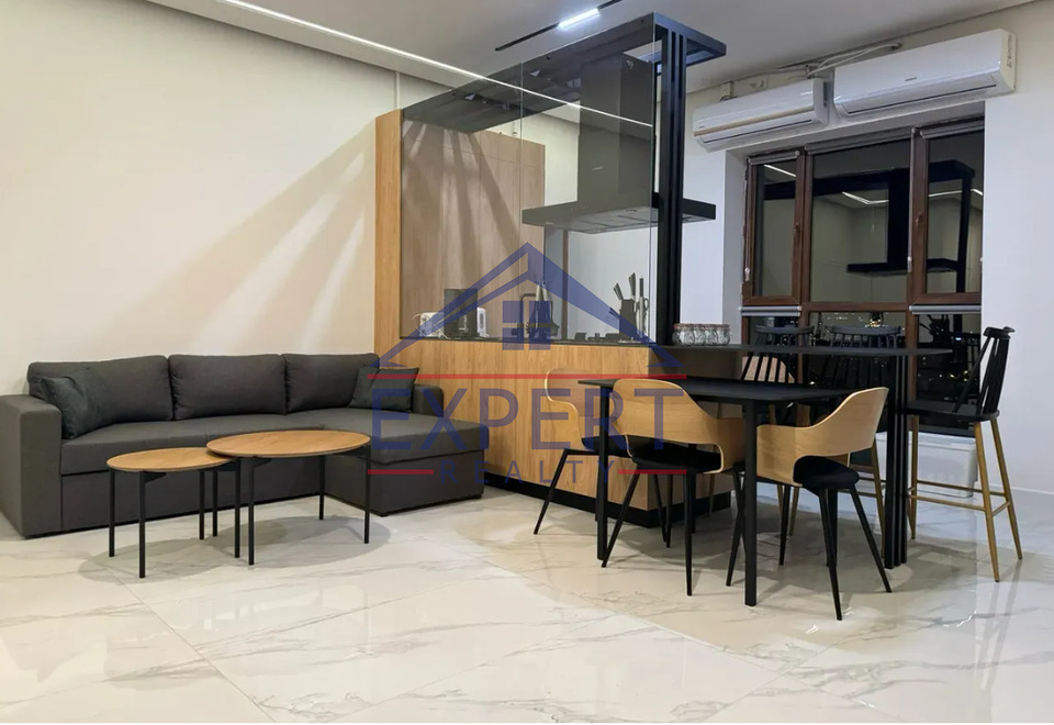 ԿԵՆՏՐՈՆ, ՉԱՐԵՆՑԻ ՓՈՂՈՑ, 3 ՍԵՆՅԱԿ