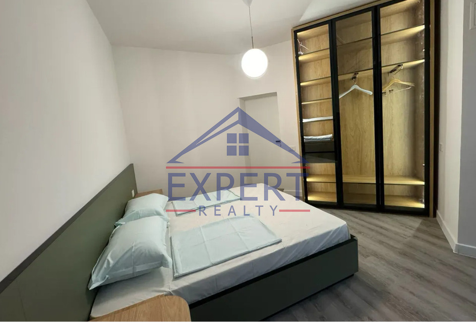 ԿԵՆՏՐՈՆ, ՉԱՐԵՆՑԻ ՓՈՂՈՑ, 3 ՍԵՆՅԱԿ