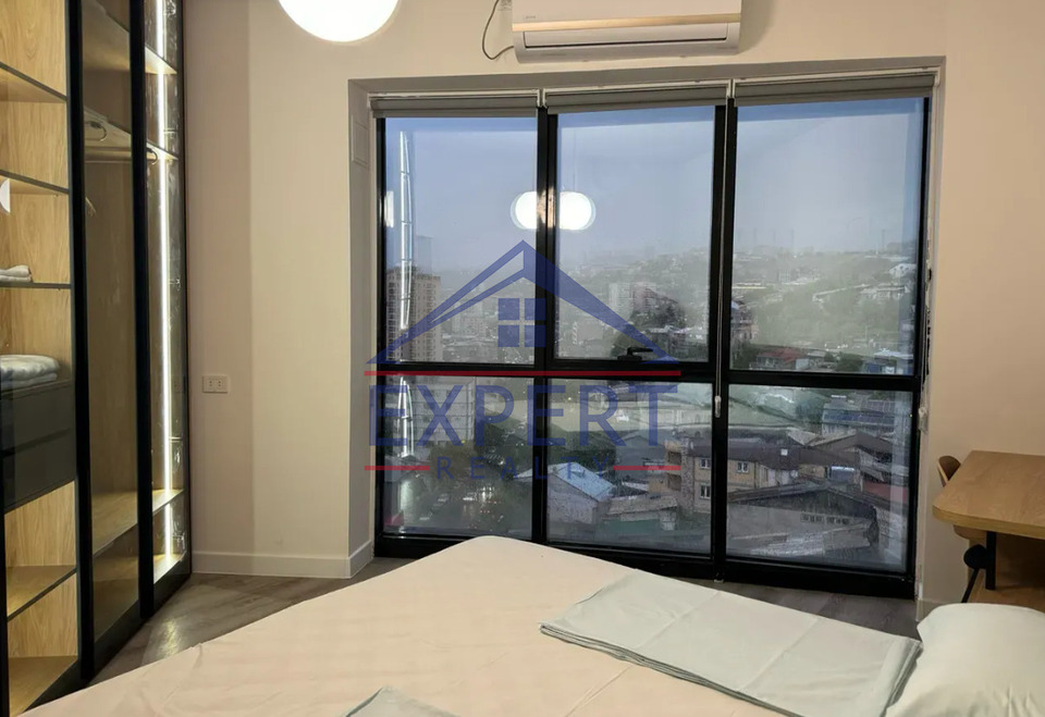 ԿԵՆՏՐՈՆ, ՉԱՐԵՆՑԻ ՓՈՂՈՑ, 3 ՍԵՆՅԱԿ