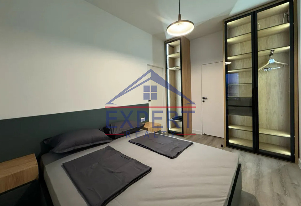 ԿԵՆՏՐՈՆ, ՉԱՐԵՆՑԻ ՓՈՂՈՑ, 3 ՍԵՆՅԱԿ