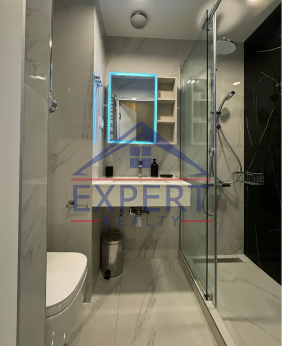 ԿԵՆՏՐՈՆ, ՉԱՐԵՆՑԻ ՓՈՂՈՑ, 3 ՍԵՆՅԱԿ