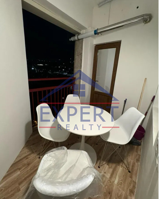 ԿԵՆՏՐՈՆ, ՉԱՐԵՆՑԻ ՓՈՂՈՑ, 3 ՍԵՆՅԱԿ