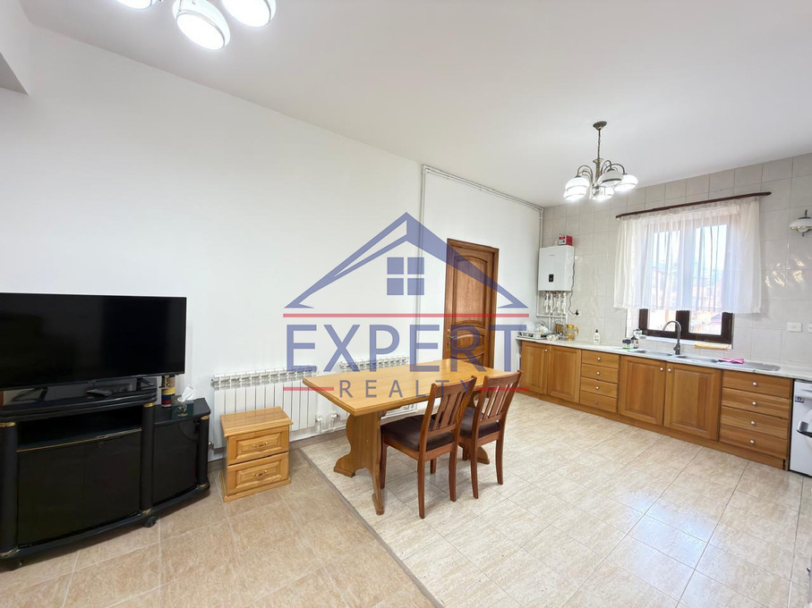 ԿԵՆՏՐՈՆ, ՏԵՐՅԱՆ ՓՈՂՈՑ, 2 ՍԵՆՅԱԿ