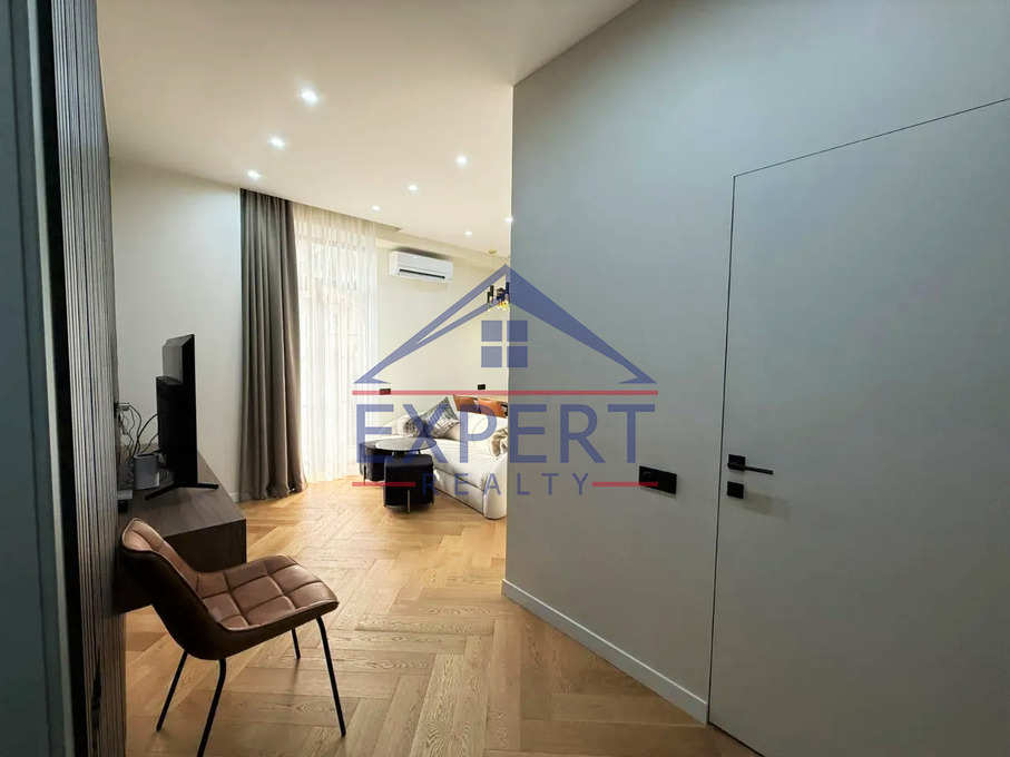 ԿԵՆՏՐՈՆ, ԱՂԱՅԱՆ ՓՈՂՈՑ, 3 ՍԵՆՅԱԿ